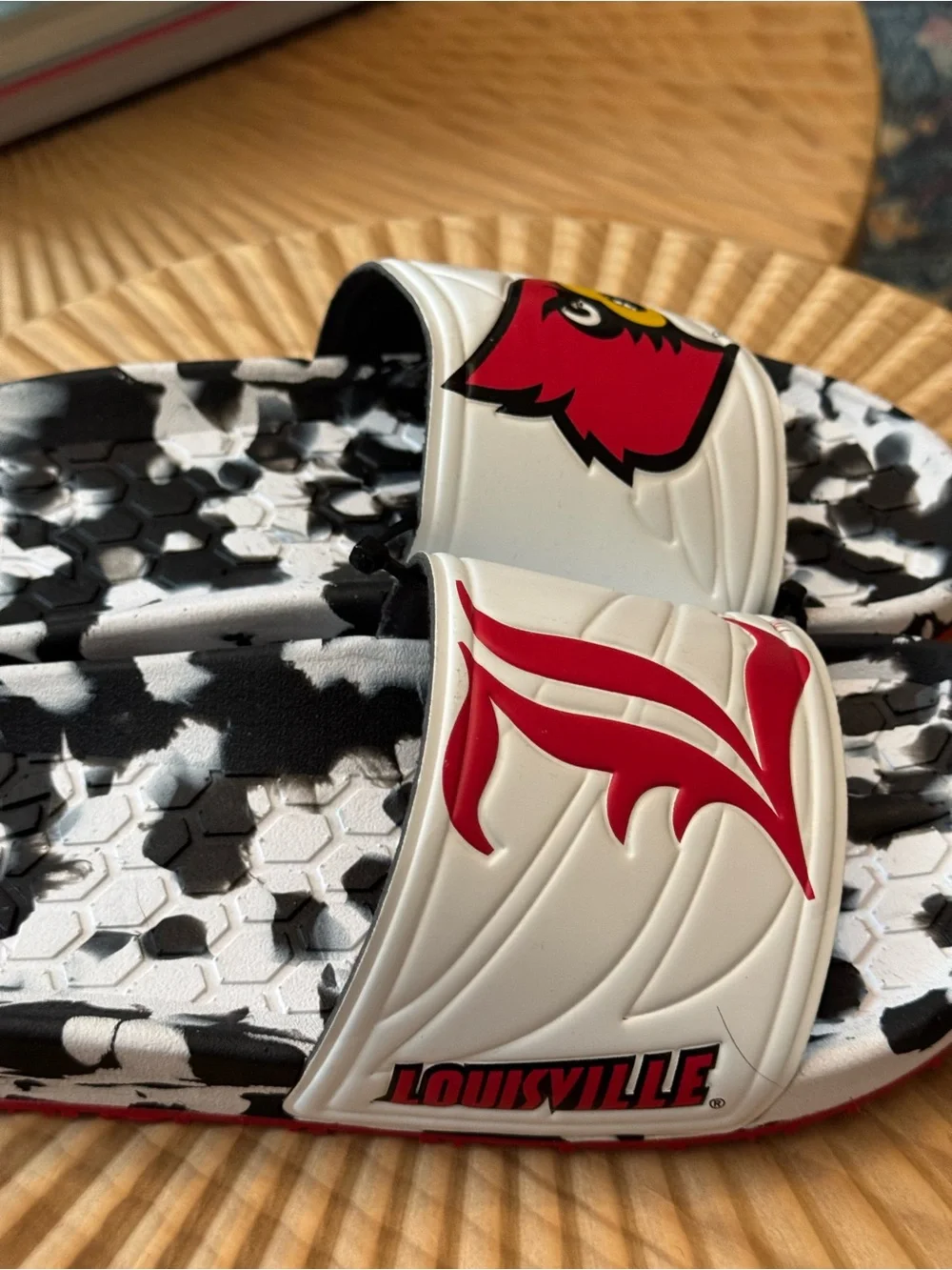 Louisville Cardinals Slide Hype Co Slydr Sandal NWOT Shower Beach Shoes M9/W11